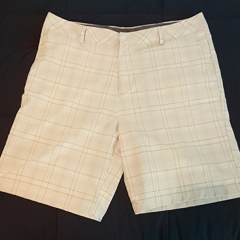 Under Armour Golf Outdoor Plaid Shorts Size 40